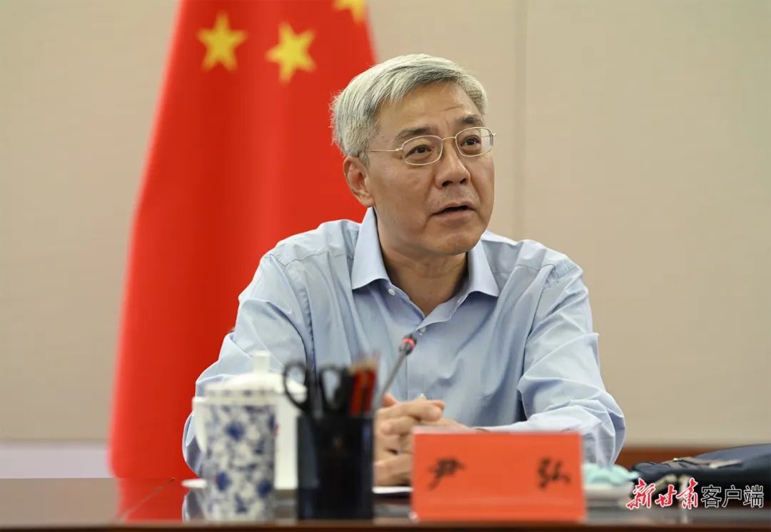 尹弘主持召开省委专题座谈会 听取专家学者对经济社会发展的意见建议