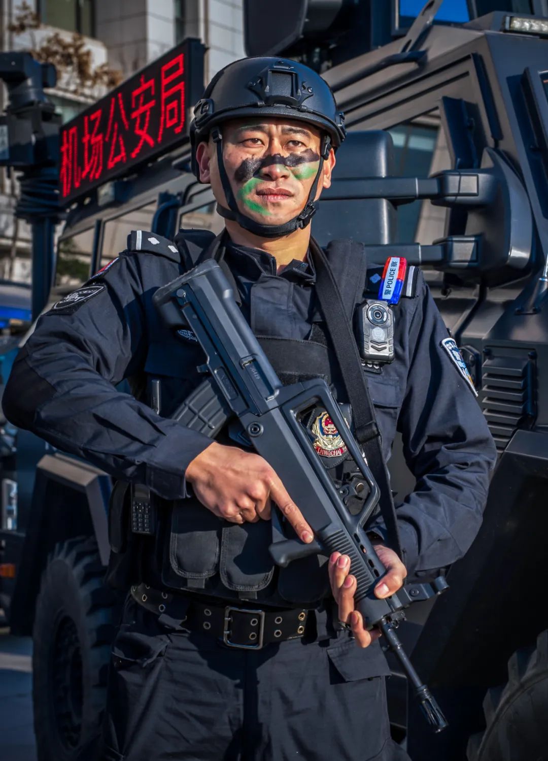 【荆楚警星】昔日跆拳道冠军 今朝特警队尖兵