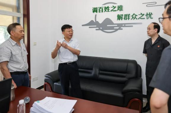 渝北区委常委政法委书记唐密视察调研诉调速裁中心