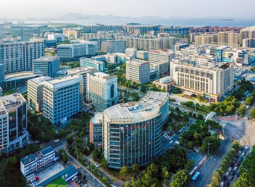 平安湖里以办理入学为名诈骗37名家长135万余元判刑