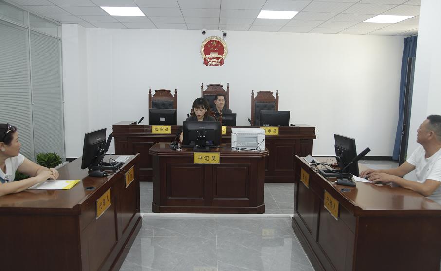 一颗公心为民十件实事暖心巡回法庭进街道夏日敲响第一槌