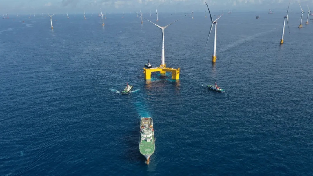 全球首台抗台风型漂浮式海上风电机组落户三峡集团海上风电场