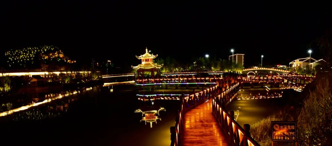 普定县委书记吕庆旅游走出一条独具特色的发展之路