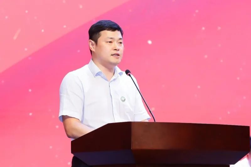 浙江航民实业集团有限公司总经理朱立民当选为新一届会长,并作表态