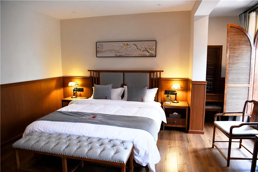 重庆南山宾馆免费开放游泳池,停车场,还提供免费冲洗拍照等专属福利.