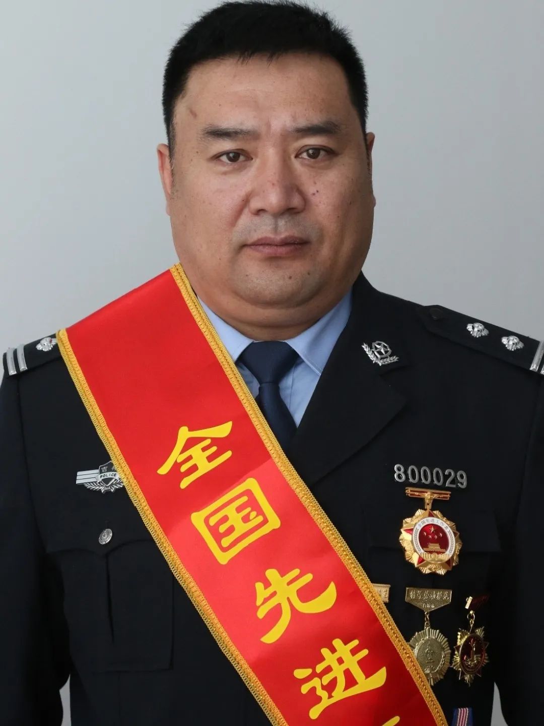 十佳政法干警风采甘将热血洒大地担当实干护警辉记市公安局治安管理