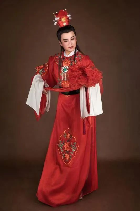 整场音乐会由著名越剧表演艺术家赵志刚担任总策划,他将音乐会的上