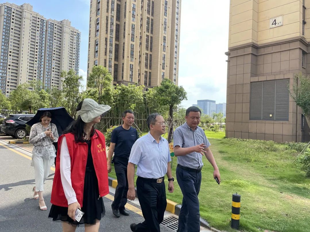 红谷滩区领导调研督导文明城市创建工作