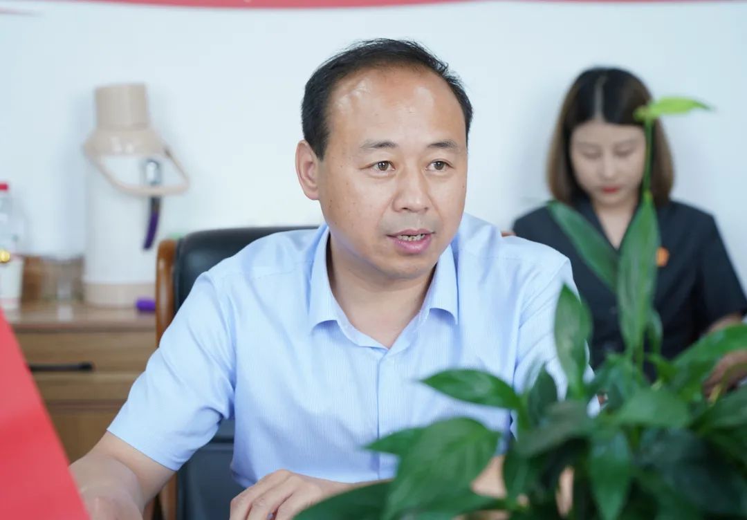 农商行董事长吴厚俊,行长赵德全面对面就金融审判工作开展座谈交流