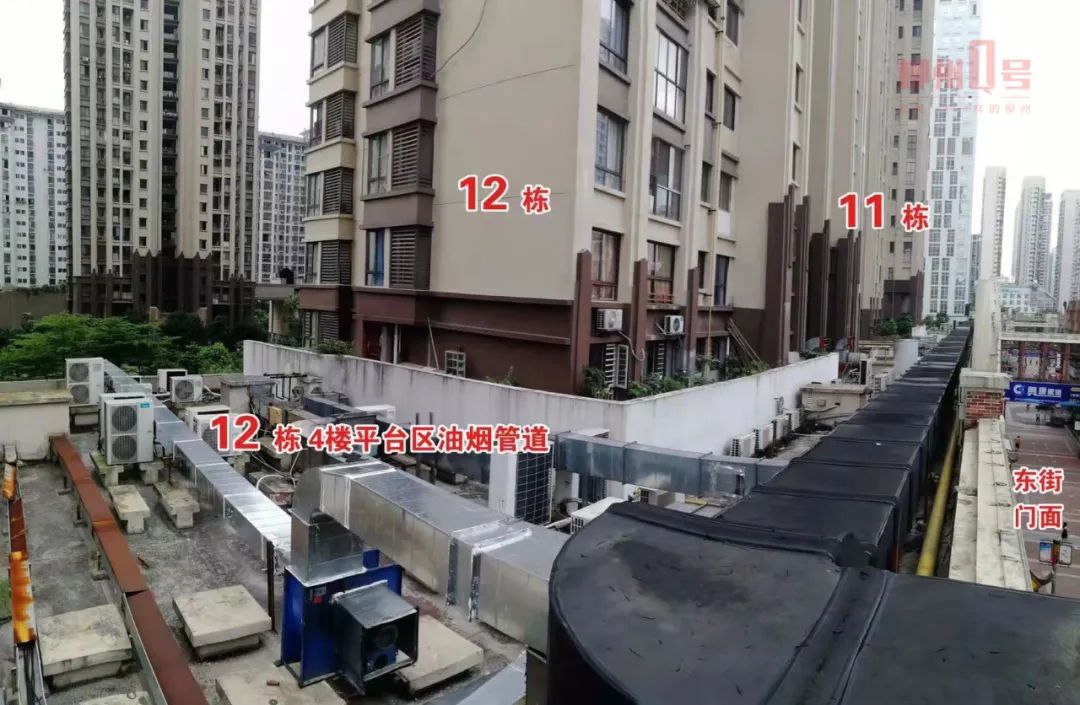 万达东街1,2楼的临街店铺开着许多餐饮店,这些店铺后方的排烟管"嗡