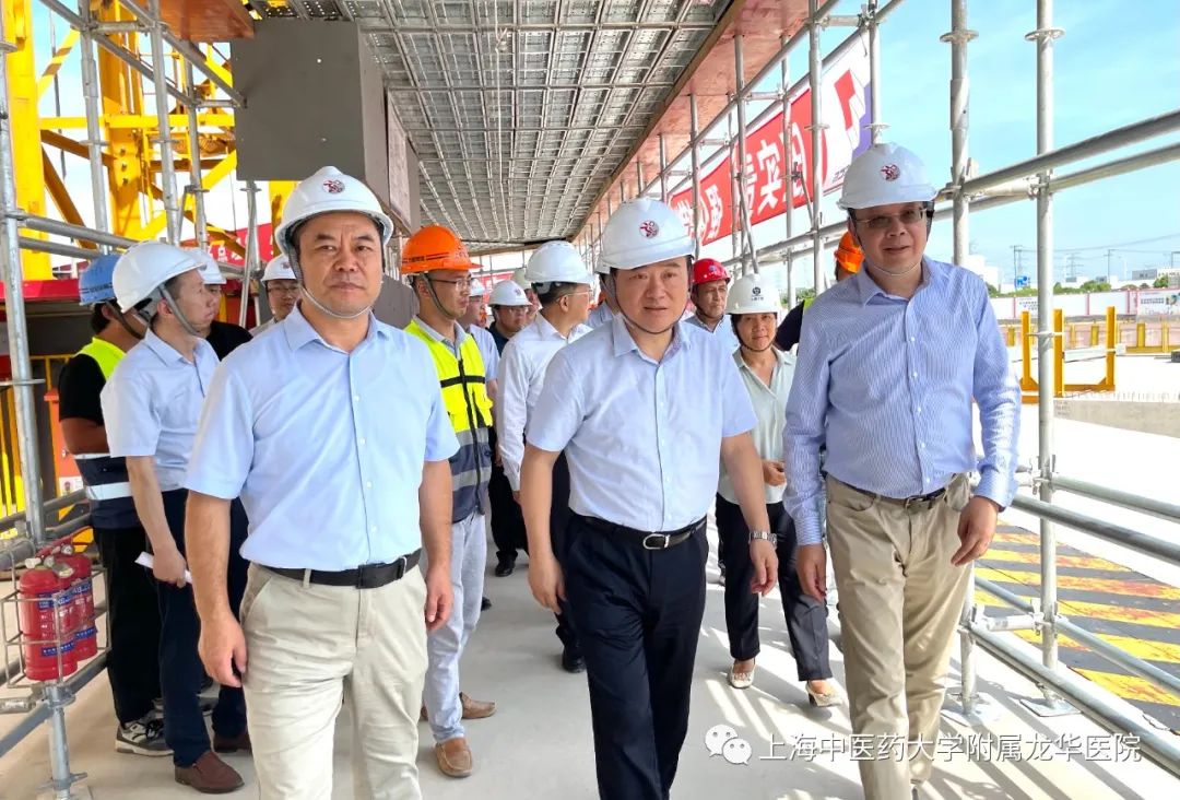 上海市委常委浦东新区区委书记翁祖亮调研龙华医院浦东院区新建项目