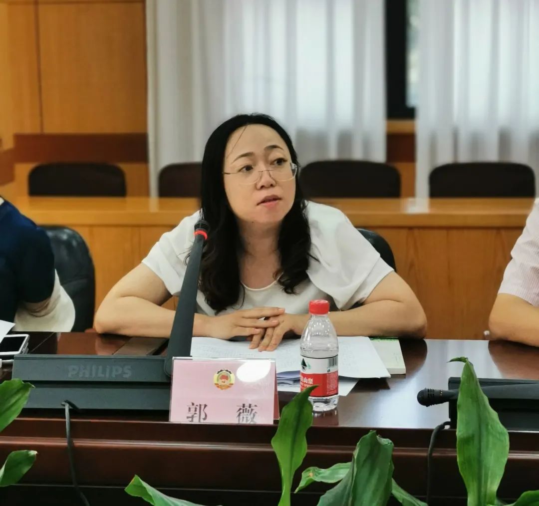 首先,区发改委副主任郭薇,就"五型经济"重点工作,主要瓶颈困难,创新