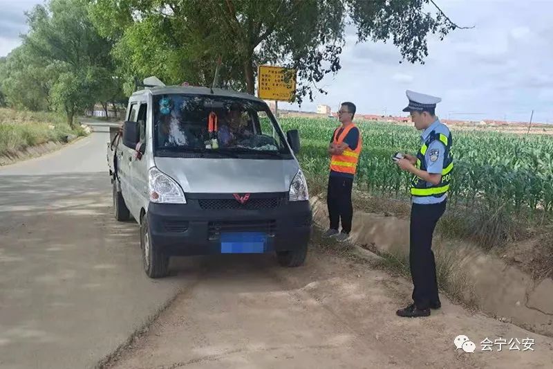 会宁公安扎实开展农村道路交通安全检查劝导助力文明安全出行