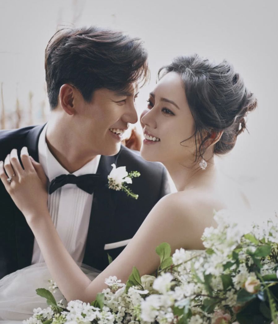 让我们提前恭喜秋瓷炫