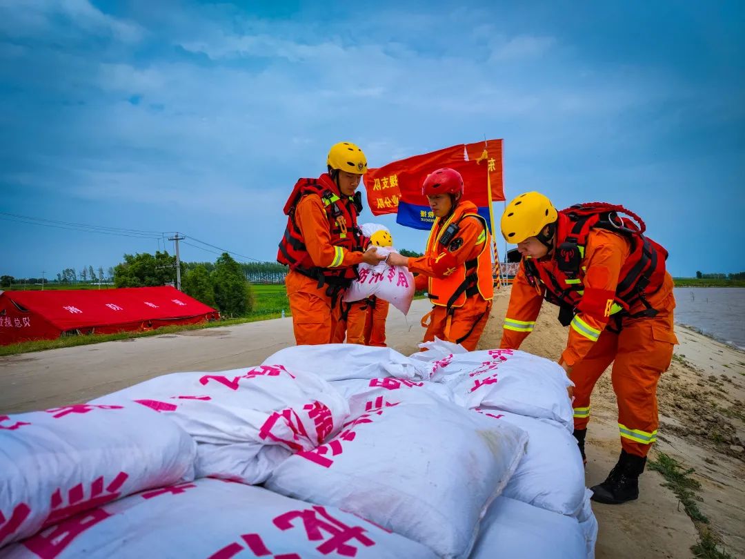 大庆消防开展抗洪抢险拉动演练