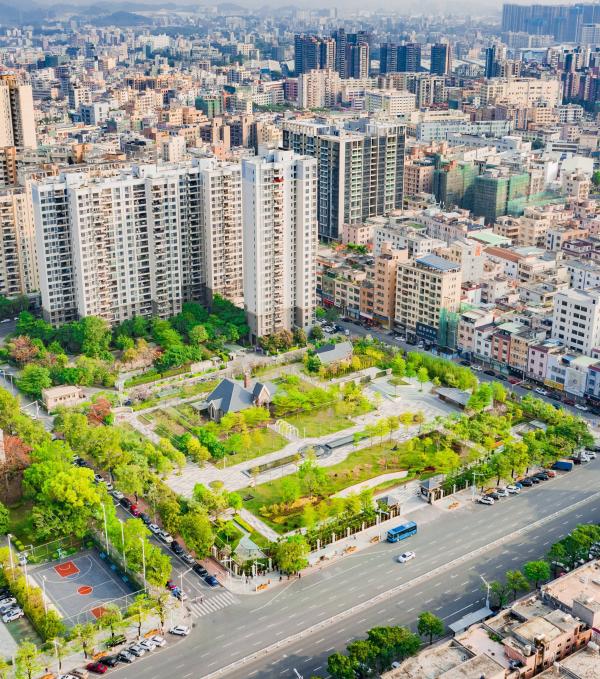 图为航拍下的大岭山镇标风光.