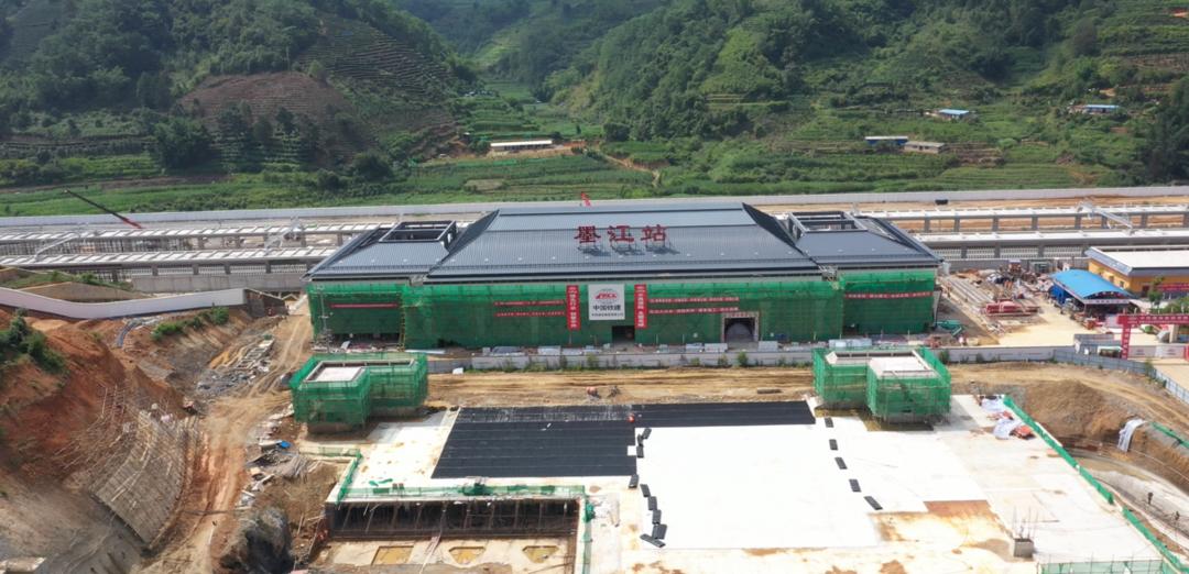 宁洱火车站站房八月底完工普洱墨江火车站也展新颜