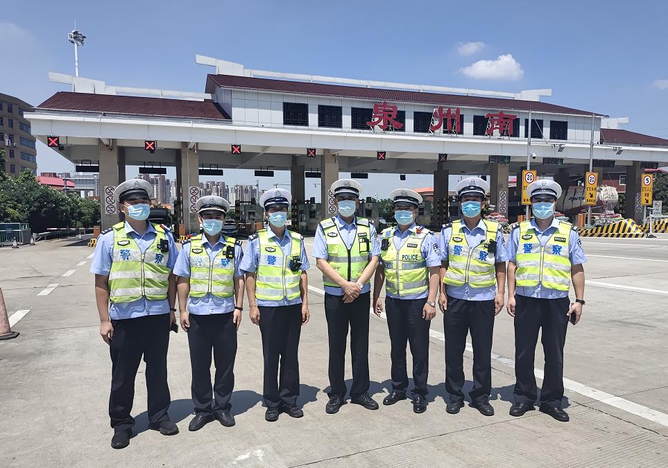 白 黑—"逢五"统一行动,泉州高速交警严查各类交通违法行为!