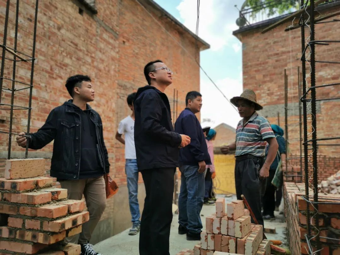 两优一先把责任扛在肩上把群众装在心里元阳县沙拉托乡党委书记许逵