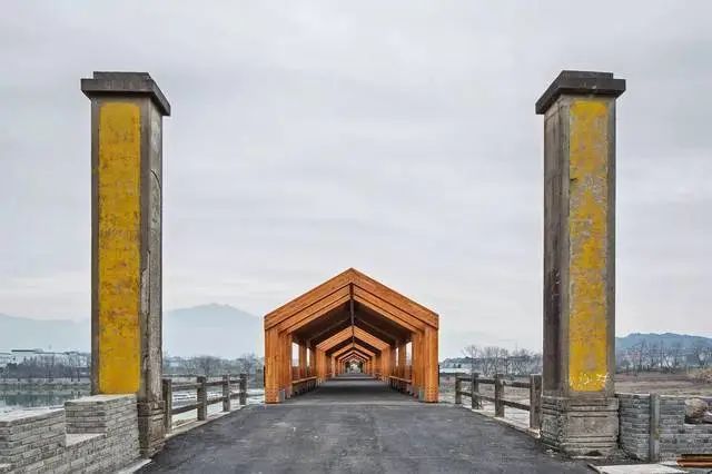 珍鳥鳴沙,龍山訪古,雙龍獻瑞,獨山問水,百仞雲峰,綠堤長廊,延慶寺塔