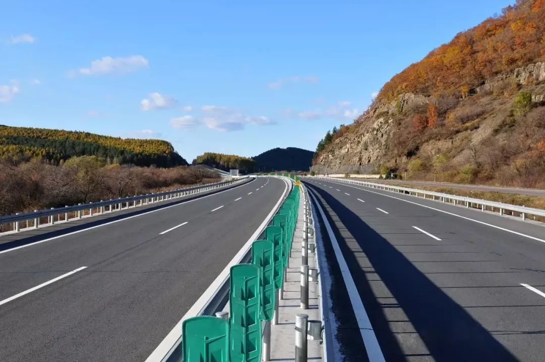 鹤大高速牡丹江至镜泊湖段 全线恢复双向通车