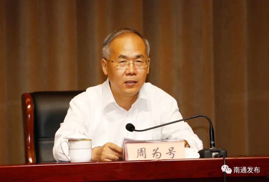 省委组织部副部长,省委"两新"工委书记周为号宣读省委有关决定.