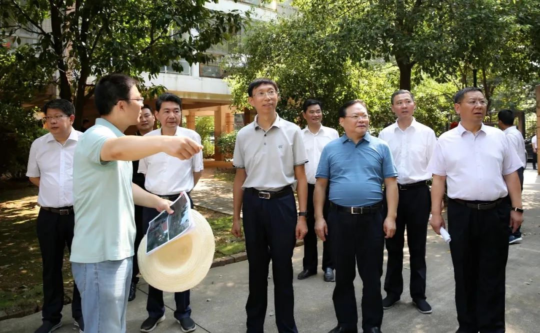 7月16日上午,市人大常委会主任吴伟柱,市人大常委会副主任申少平,沈杰