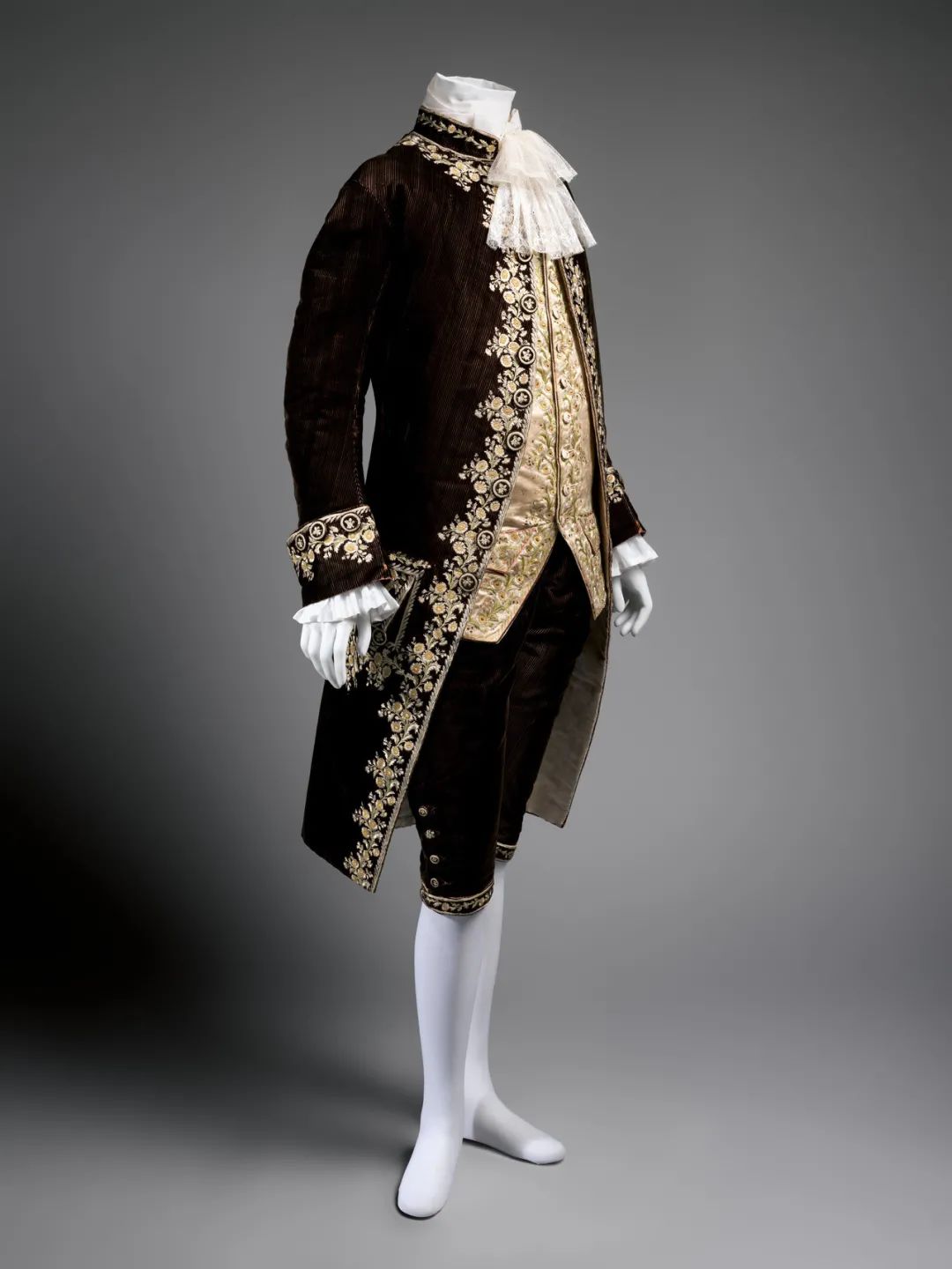 法国贵族男性服饰图片