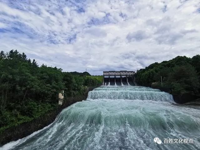 南阳鸭河口水库有蛟图片