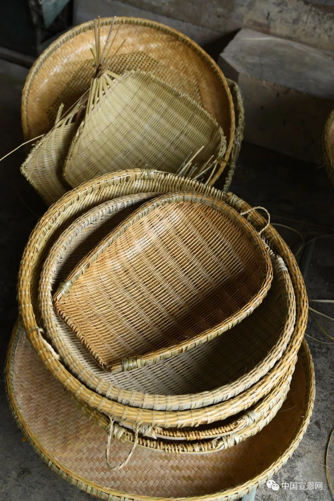 筲箕,簸箕……宣恩古稀老人"匠心守艺"巧将竹篾变精品!