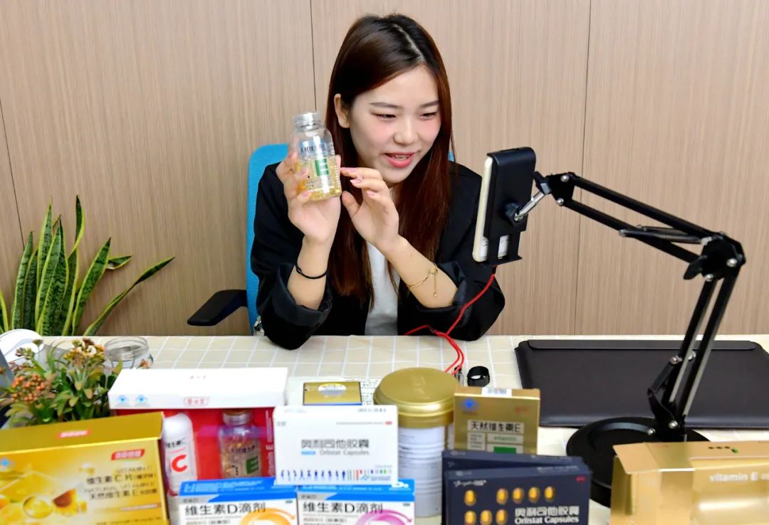 内向女生变带货网红浙纺服院首创直播学院在这里遇见不一样的自己