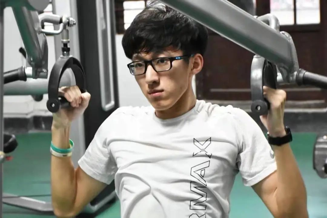 后来,李泽洋不断反思,调整心态,奋起直追.