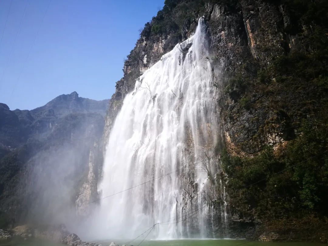 高岚是镶嵌在兴山东南部的一块翡翠,前国家旅游局局长韩克华观后赞道