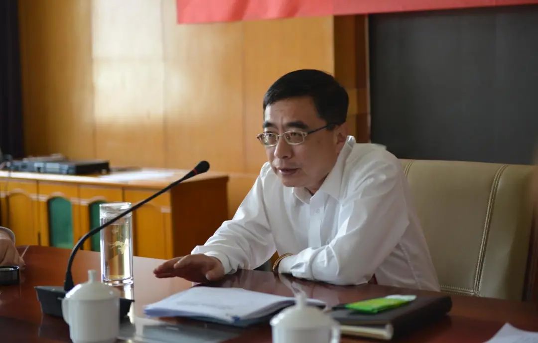 【聚焦党代会】王少杰与出席市第九次党代会代表共同讨论"两个报告"