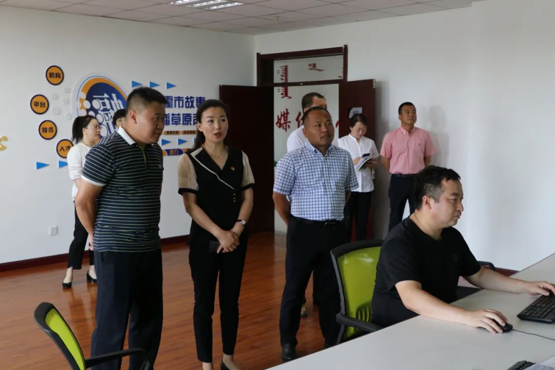 市委常委宣传部部长辛欣深入市融媒体中心调研