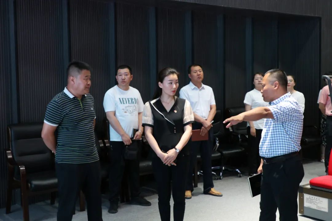 市委常委宣传部部长辛欣深入市融媒体中心调研