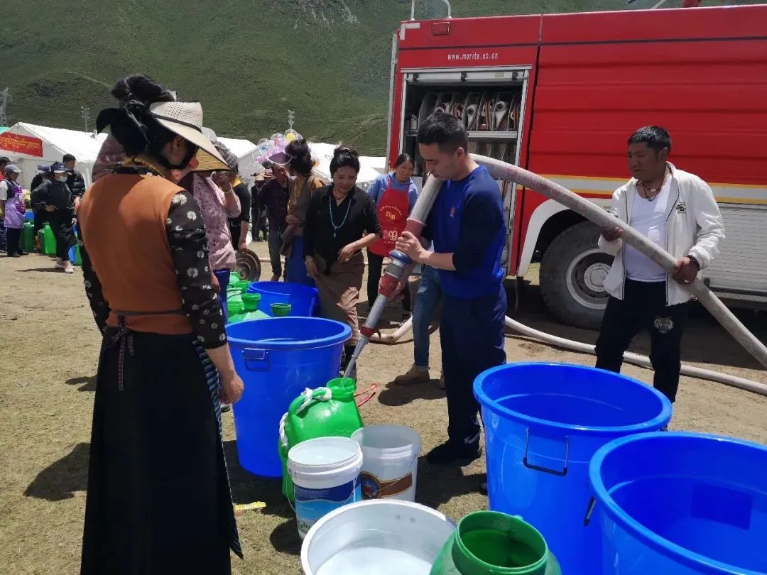 那曲市巴青縣消防救援大隊為民送水400餘噸