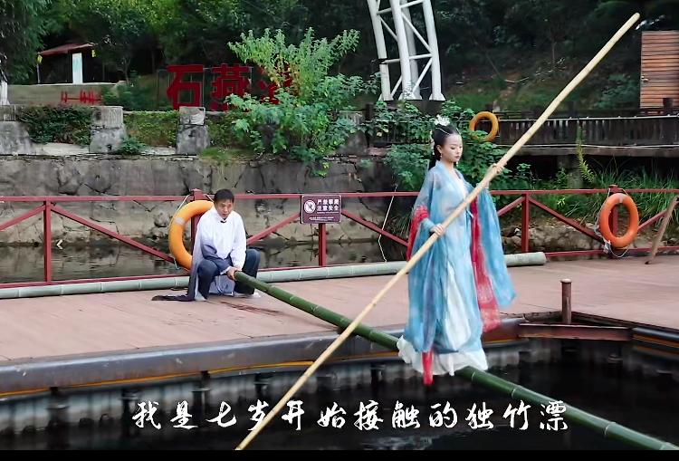水上仙子火了赤脚在竹竿上跳舞惊艳无数人