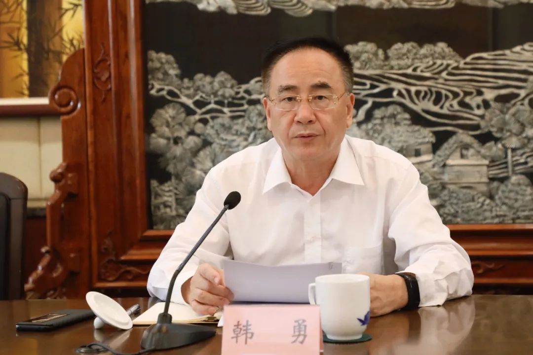 韩勇充分肯定了长宁区在开展"回头看"工作中取得的成效,他强调,要