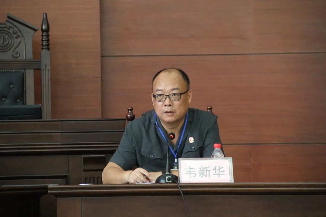 会上,李和东宣读了有关任职决定,曹光华同志提名为临桂区人民法院院长