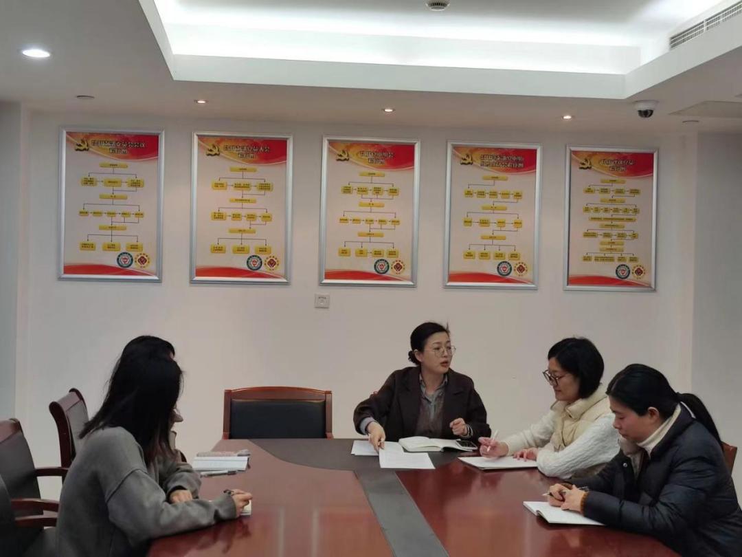 身边的榜样优秀政法干警潘丽莉温情司法显正义亦柔亦刚护公平