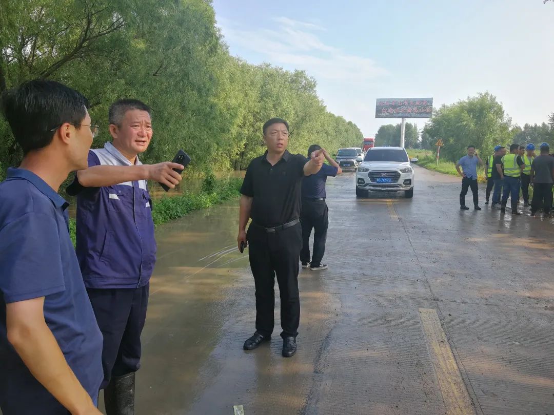 市财政局局长曲德全同志,财政局副局长,市国资中心主任隋志东同志到