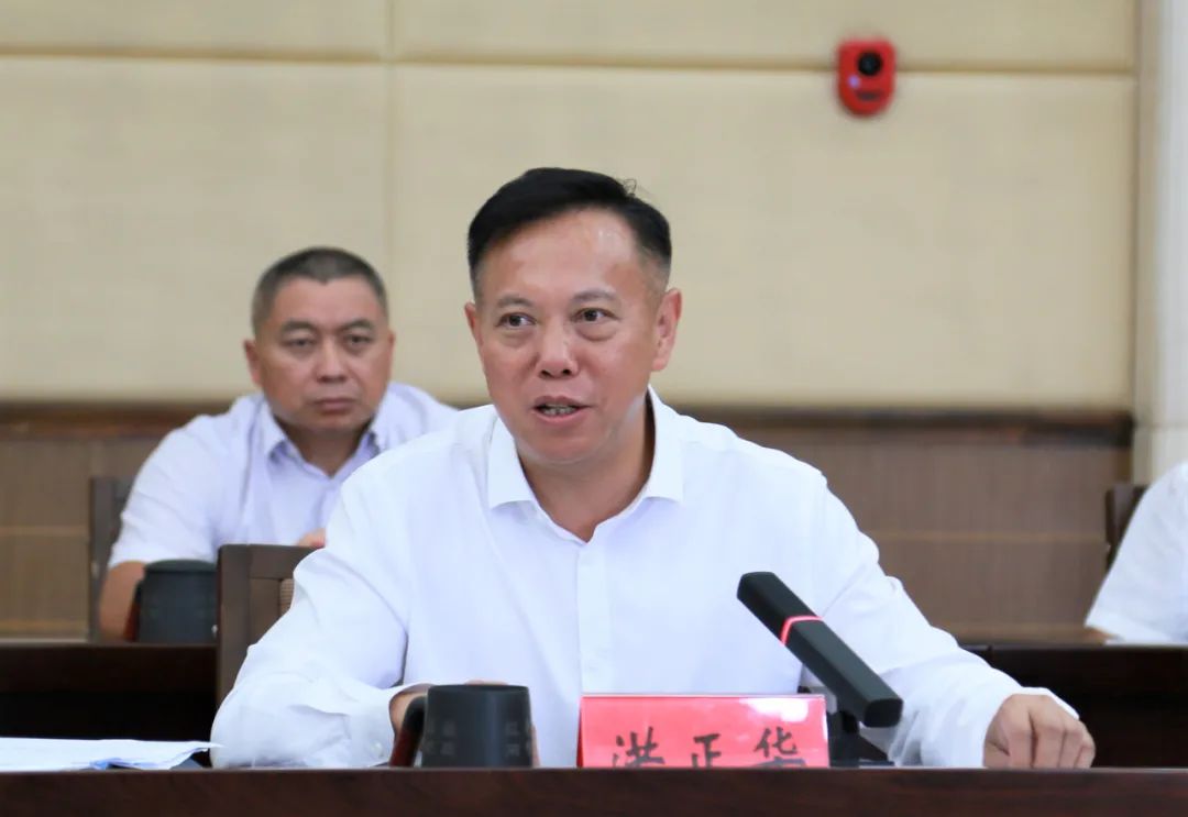 签约现场州委书记洪正华,工商银行云南省分行党委书记,行长平凡出席