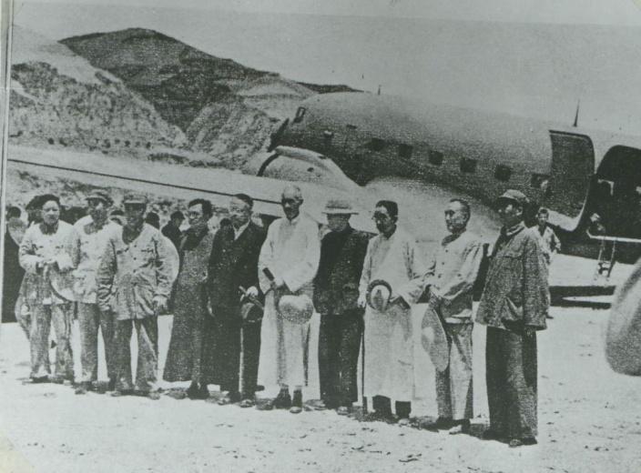 晓“史”· 阅“历”· 百年｜回眸老照片，章伯钧等六位国民参政员访问延安