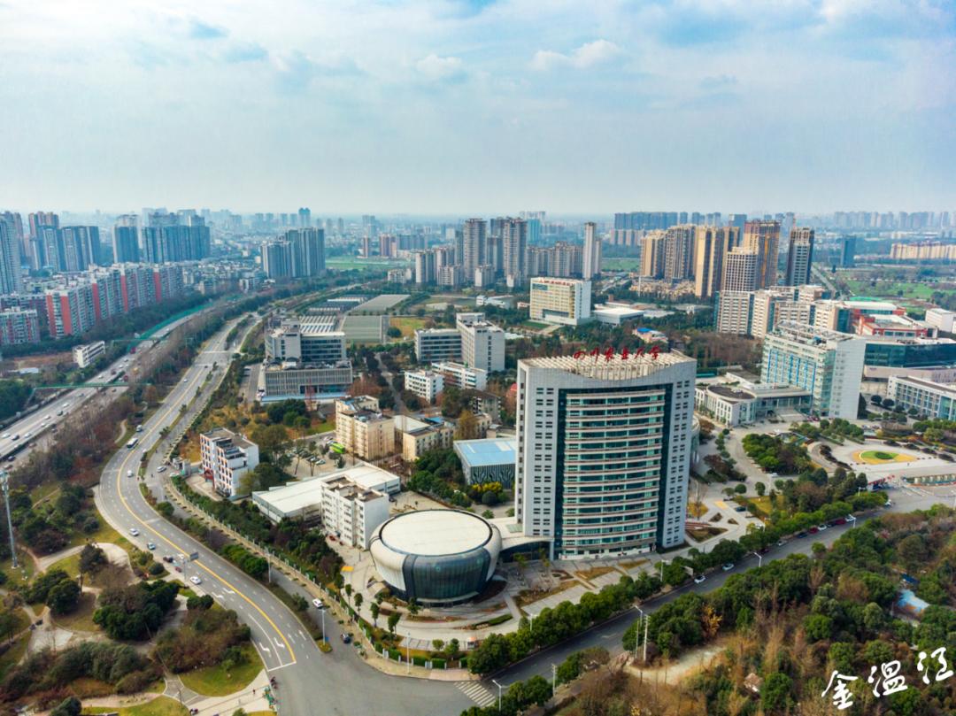 这份半年报和每个温江人的幸福有关