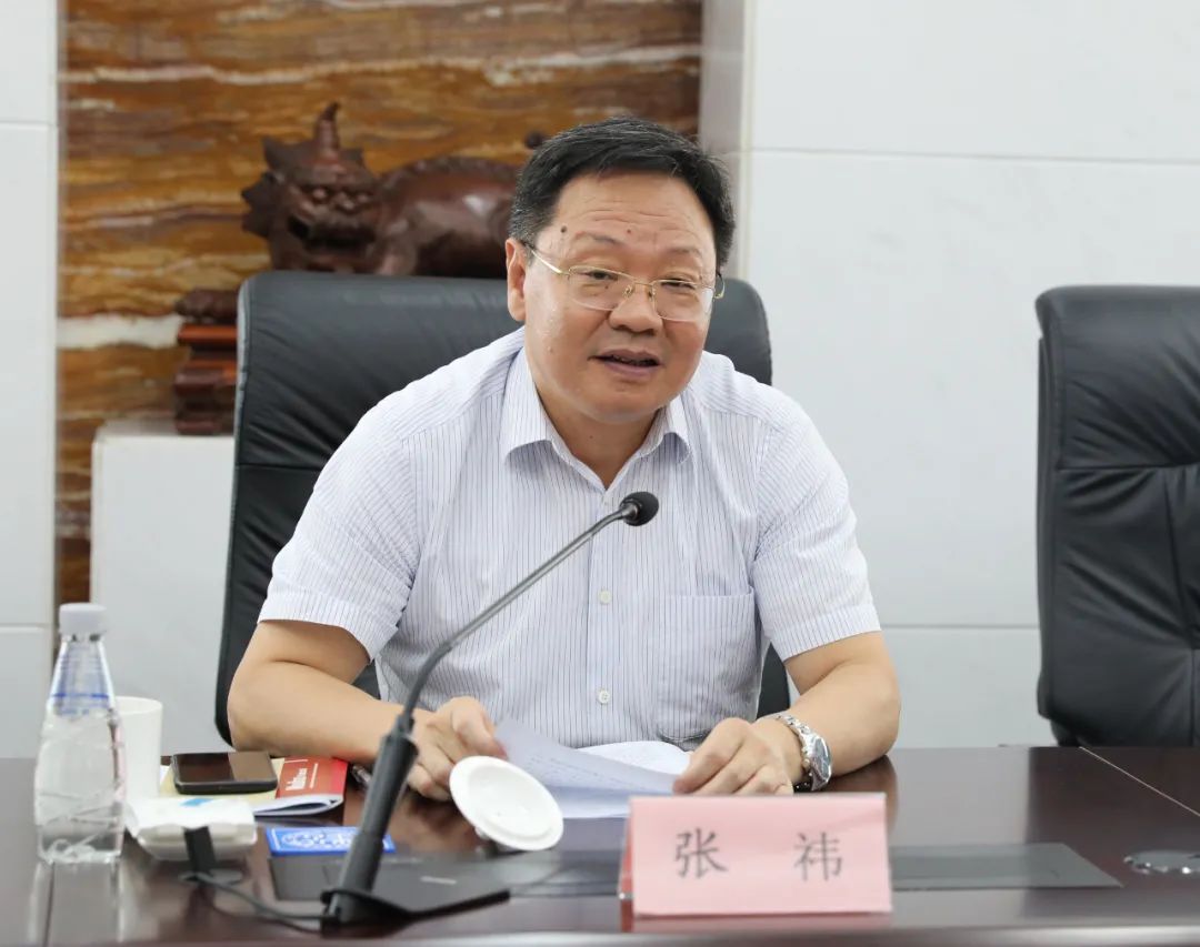 会上,院党组书记,代院长张铮代表松江法院党组班子作了政法队伍教育