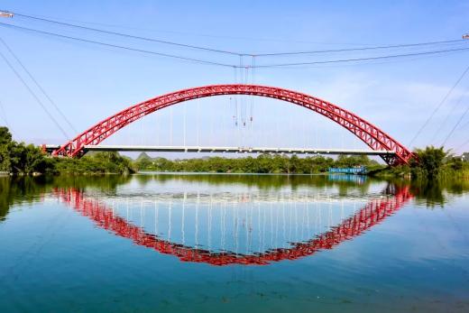 同类型世界最大跨径北投集团投资建设的沙尾左江特大桥桥面格子梁顺利