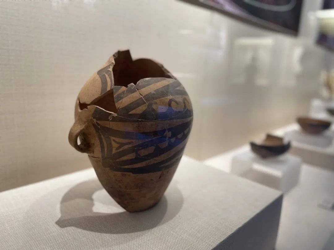 【新闻特写】 50余件马家窑出土文物展出先民生活场景"盛装重现"