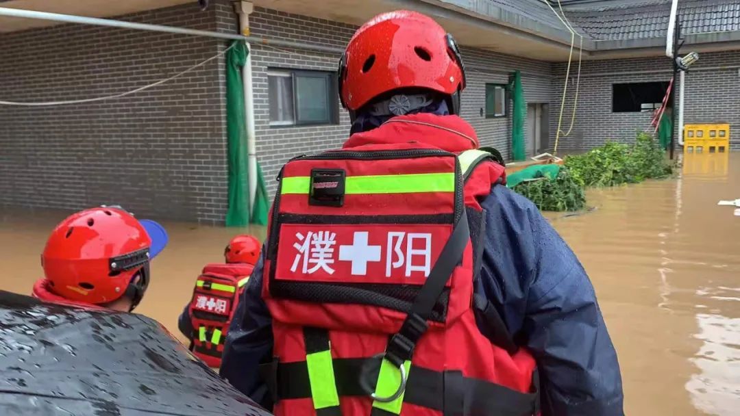 爱比雨大,多地红十字救援队驰援河南抗洪救灾