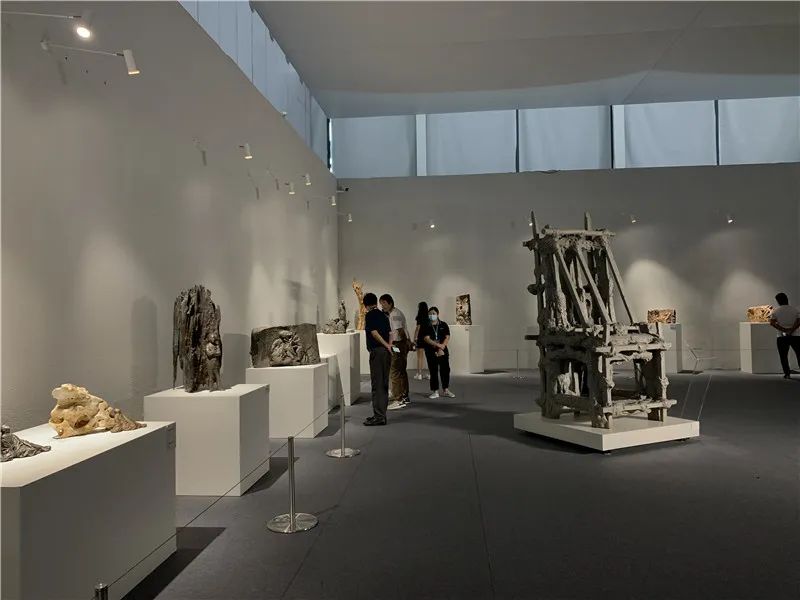 展览对话 | 吕品昌艺术四十年：在探索中远游，又在探索中回归